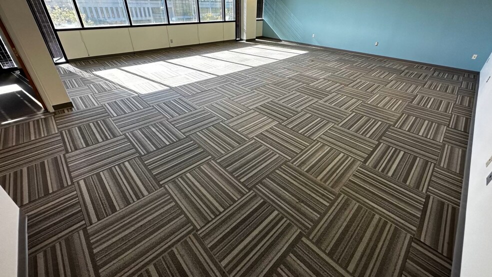More Photos Of 750 Holiday Dr, Pittsburgh Office Residential For Lease