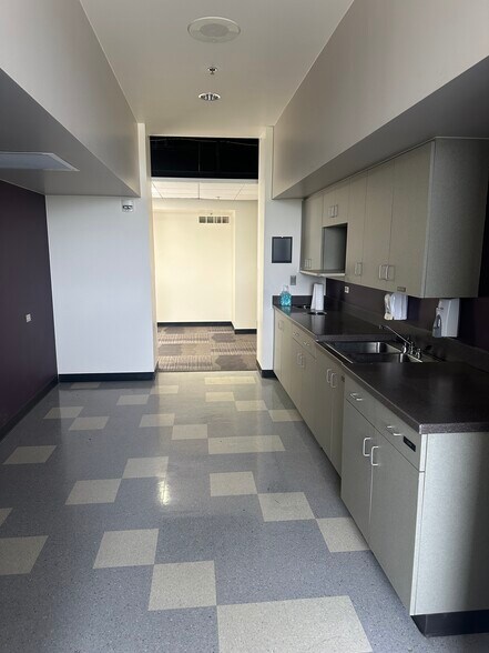 More Photos Of 815 14th St SW, Loveland Light Manufacturing For Lease