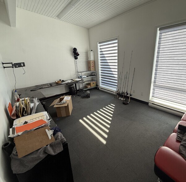 More Photos Of 2954 Day St, Sunnyside Industrial For Lease