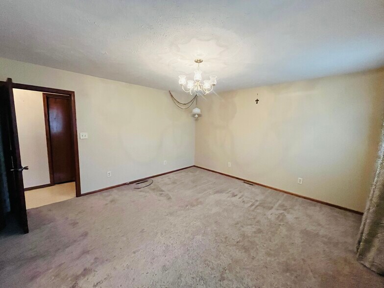 More Photos Of 919 S Pine St, Norfolk Flex For Sale