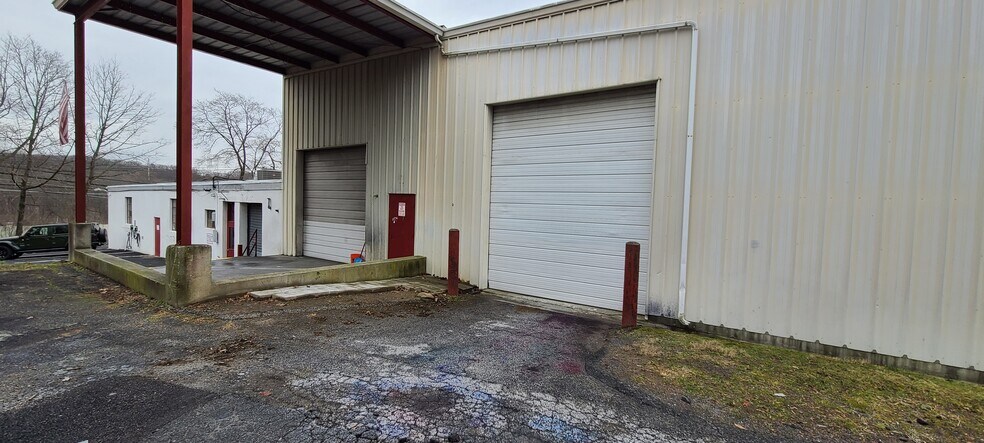 More Photos Of 2108 Albany Post Rd, Montrose Warehouse For Sale