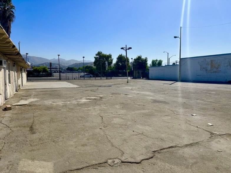 More Photos Of 514 Glenoaks Blvd, San Fernando Land For Lease