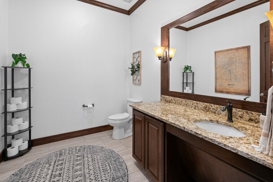 More Photos Of 6115 New Copeland Rd, Tyler Medical For Sale