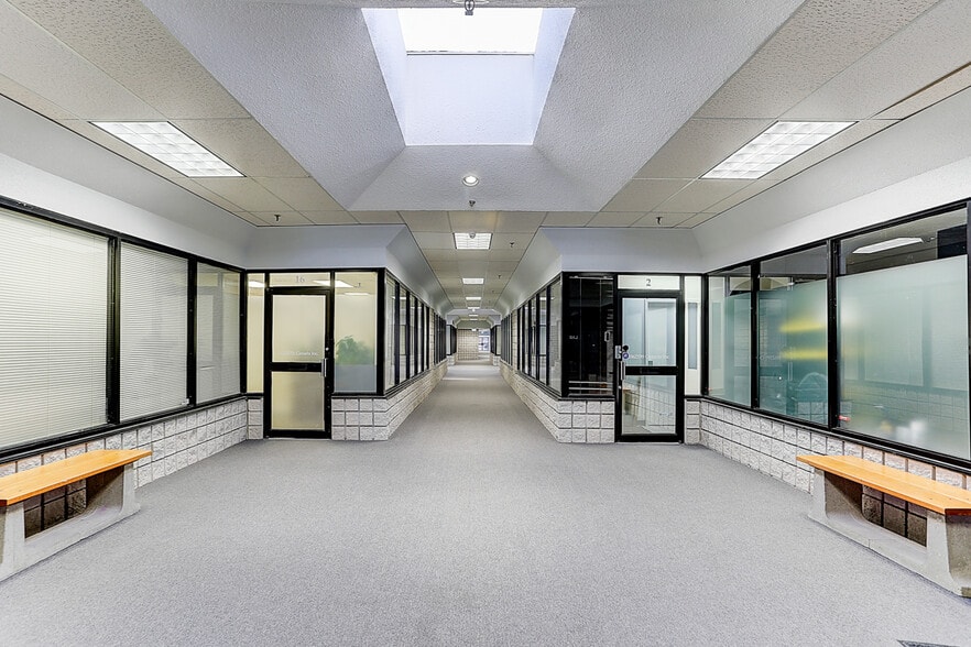 More Photos Of 570 Hood Rd W, Markham Service For Sale
