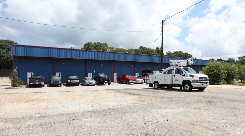 More Photos Of 270 Fairview Rd, Ellenwood Flex For Lease