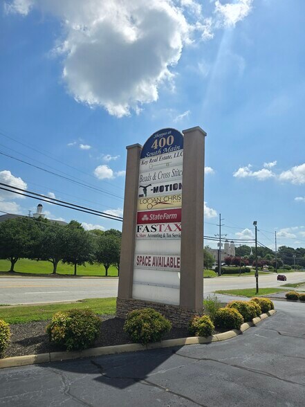 More Photos Of 400 S Main St, Mauldin Unknown For Lease