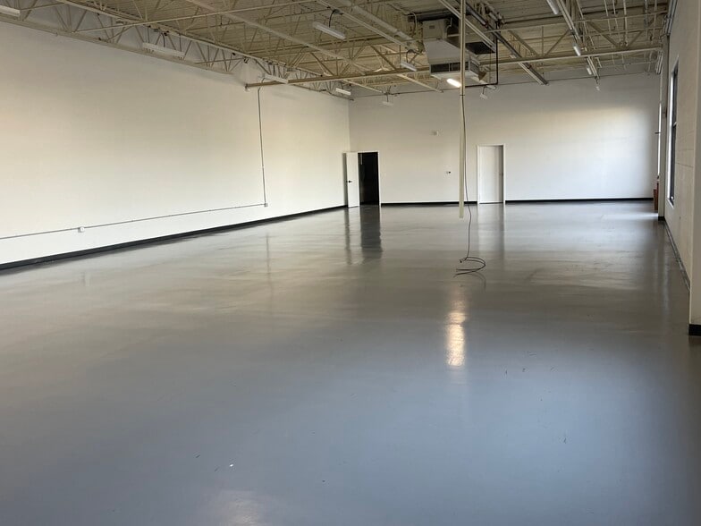 More Photos Of 6914 Eastman Ave, Midland Freestanding For Lease