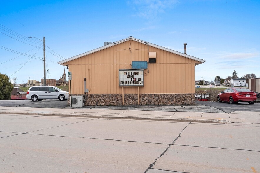 More Photos Of 1204 18th St, Two Rivers Bar For Sale