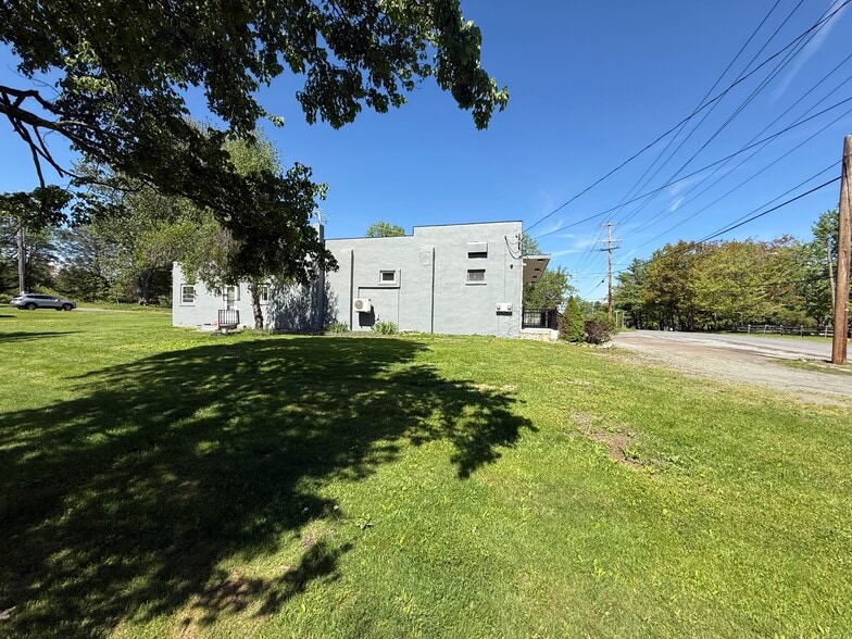 More Photos Of 84 Cimarron Rd, Monticello Freestanding For Sale