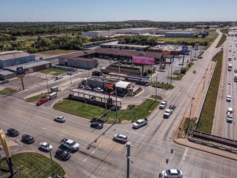 More Photos Of 3000 S I 35 Service Rd, Oklahoma City Fast Food For Lease