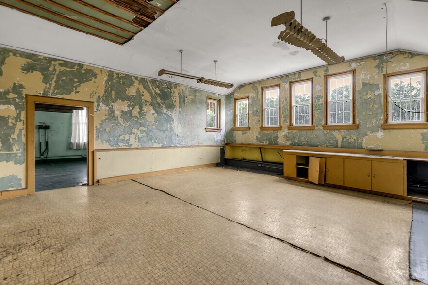 More Photos Of 119 College St, Chester Office Residential For Lease