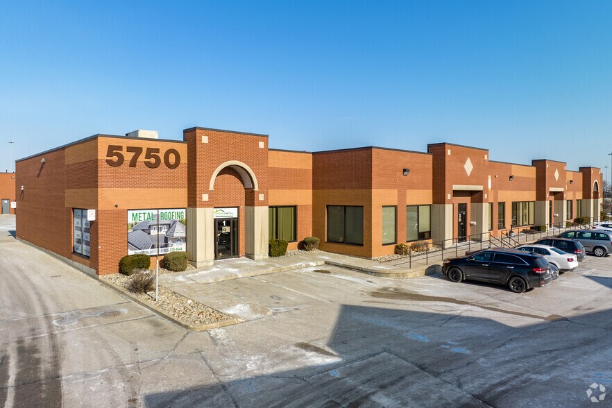 More Photos Of 5750 Timberlea Blvd, Mississauga Flex For Lease