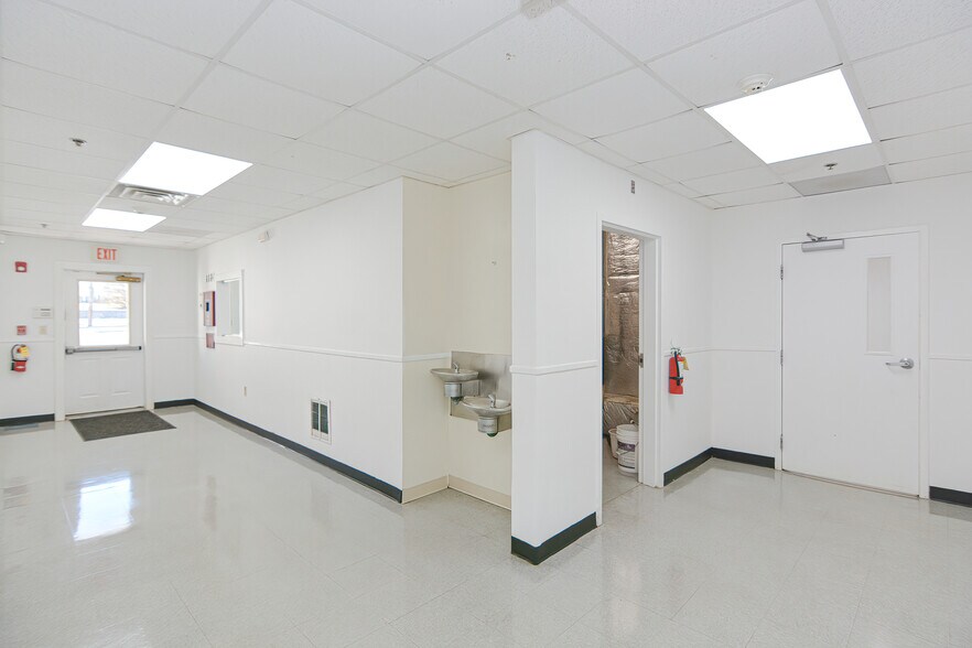 More Photos Of 162 N Main St, Sharon Schools For Lease