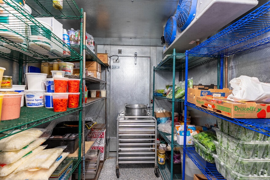 More Photos Of 3212 E Olympic Blvd, Los Angeles Restaurant For Lease