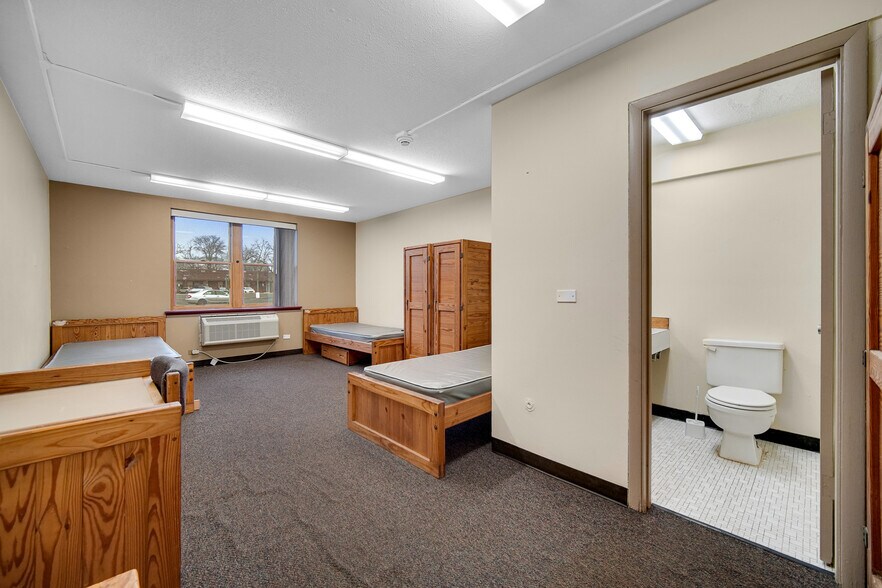 More Photos Of 17430 Dixie Highway, East Hazel Crest Healthcare For Sale