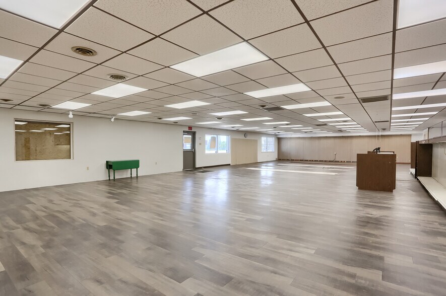 More Photos Of 708 Ekastown Rd, Sarver General Retail For Sale
