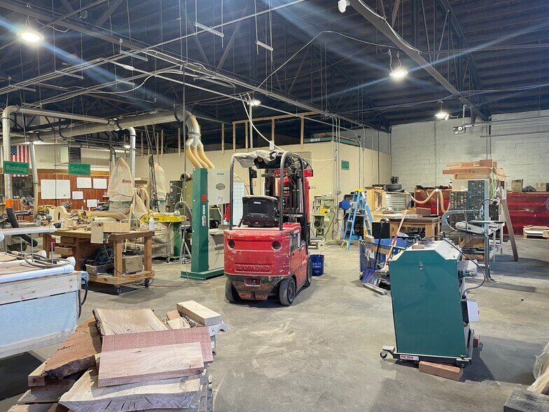 More Photos Of 107 N College St, Lebanon Light Distribution For Lease