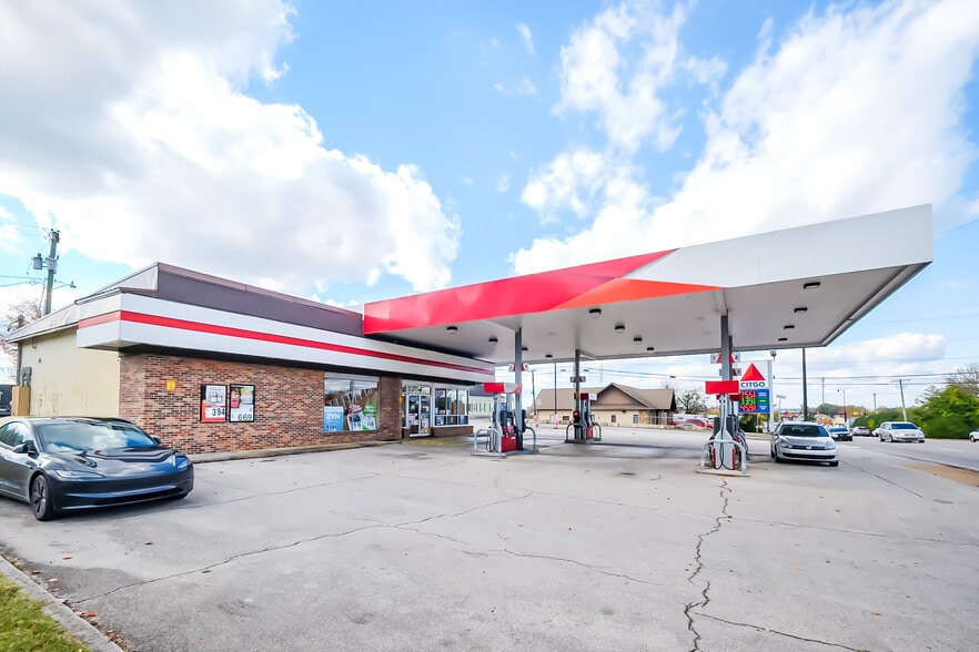 More Photos Of 605 S Washington St, Maryville Convenience Store For Sale