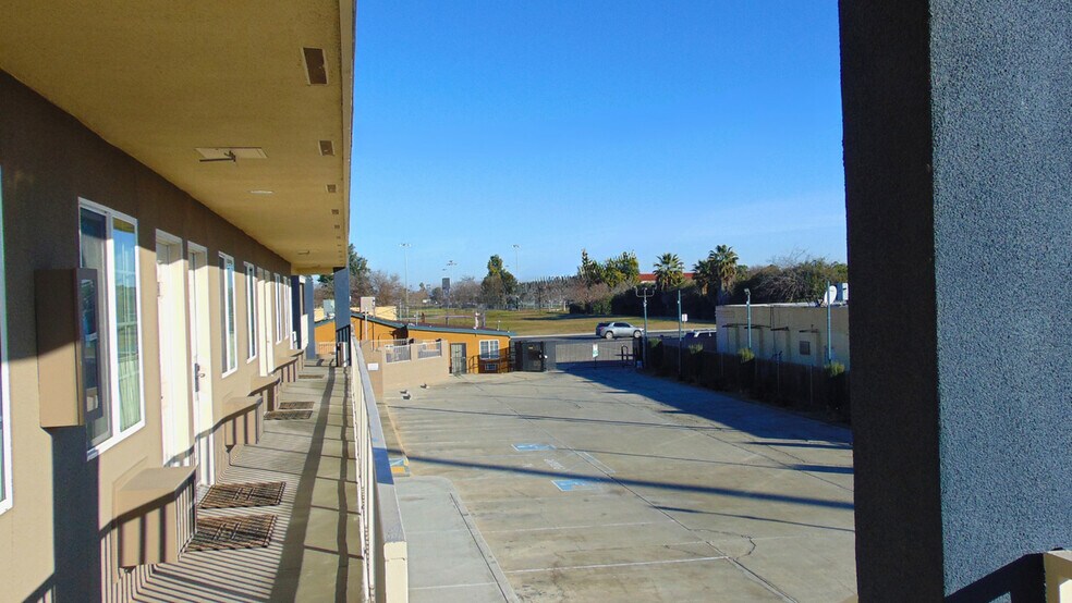 More Photos Of 2111 Whitley Ave, Corcoran Hotel For Sale
