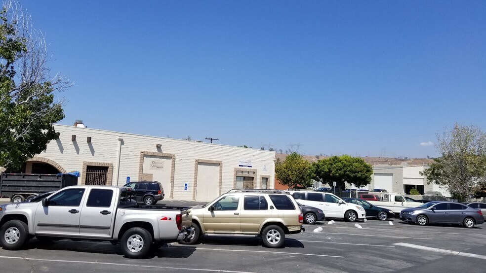 More Photos Of 26881-26883 Ruether Ave, Santa Clarita Industrial For Lease