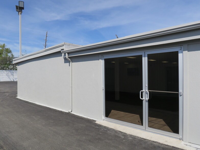 More Photos Of 5818 Southwest Fwy, Houston Showroom For Sale