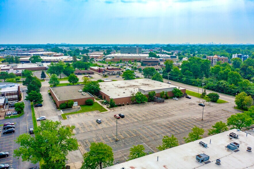 More Photos Of 7230 N Caldwell Ave, Niles Flex For Lease
