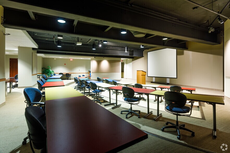More Photos Of 613 Abbott St, Detroit Office For Lease
