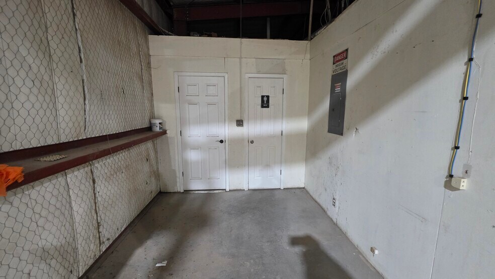 More Photos Of 3351 Westover Dr, Odessa Service For Lease