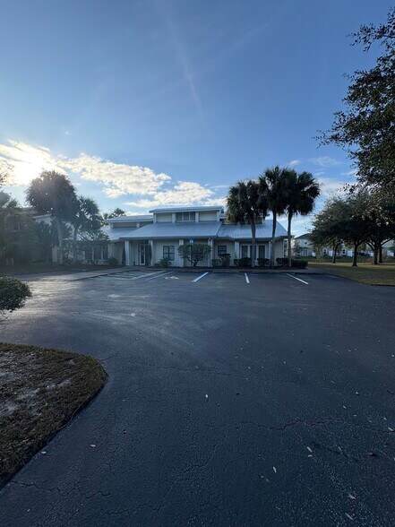 More Photos Of 9066 Cypress Green Dr, Jacksonville Medical For Lease