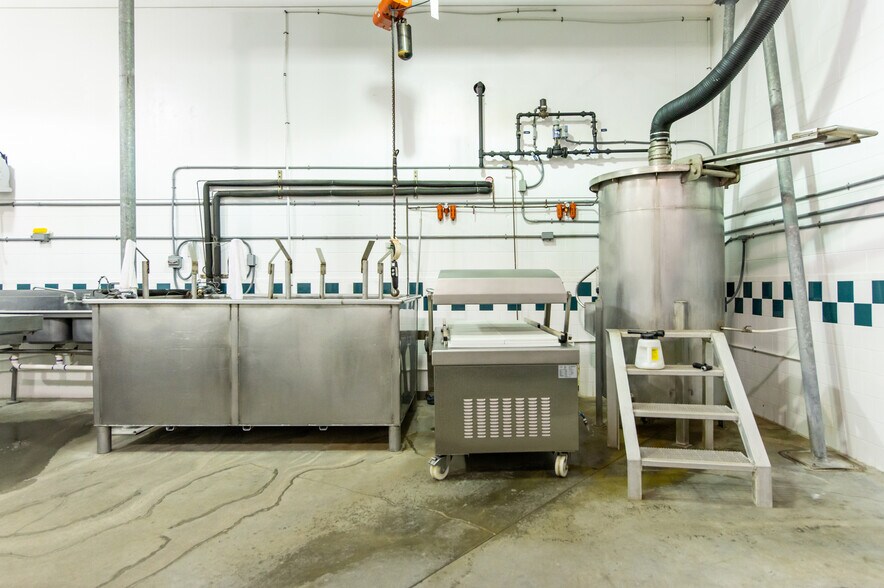 More Photos Of 16552 General Puller Hwy, Deltaville Specialty For Sale