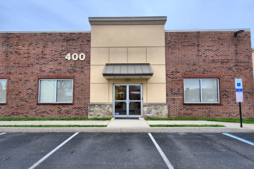 More Photos Of 11 Penns Trl, Newtown Light Distribution For Lease