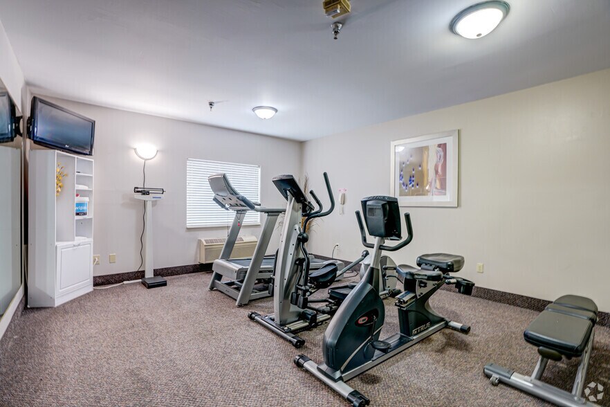 More Photos Of 2285 Washington St, Galesburg Hotel For Sale