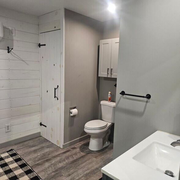 More Photos Of 12705 Rhoden Ln, Lowell Flex For Sale
