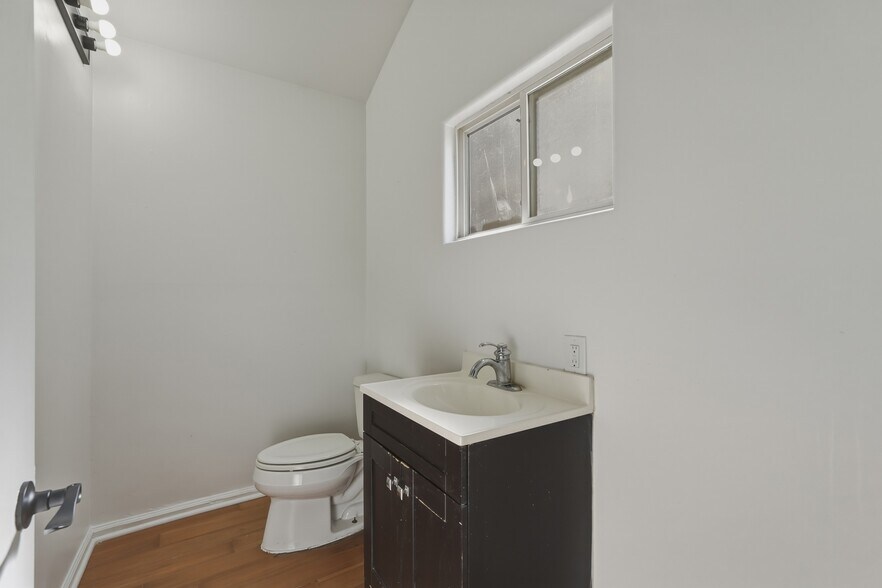 More Photos Of 137 Arena St, El Segundo Flex For Sale