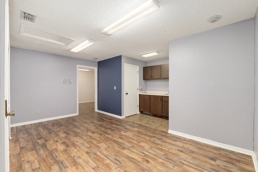 More Photos Of 2801 SW College Rd, Ocala Office For Sale