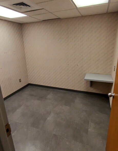 More Photos Of 923-931 Farmington Ave, Bristol Medical For Lease