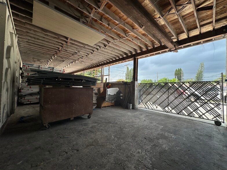 More Photos Of 2116 N Dixie Hwy, Hollywood Flex For Lease