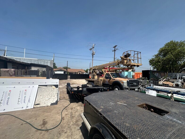More Photos Of 3901 McPherson Ave, Laredo Freestanding For Sale
