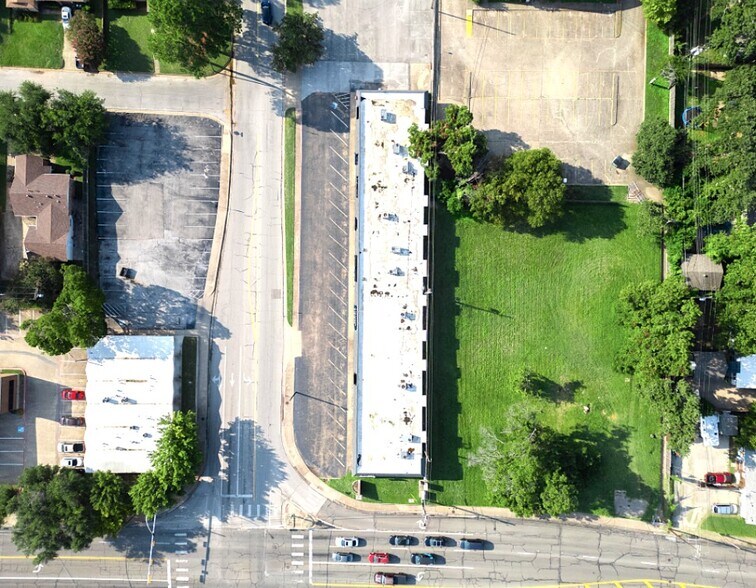 More Photos Of 1012 N Davis Dr, Arlington Storefront For Lease