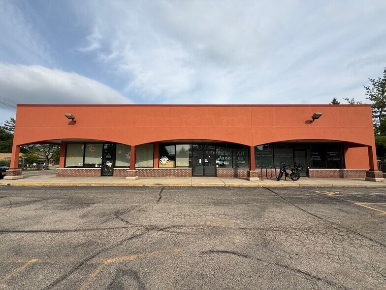More Photos Of 4013-4015 Lien Rd, Madison General Retail For Lease