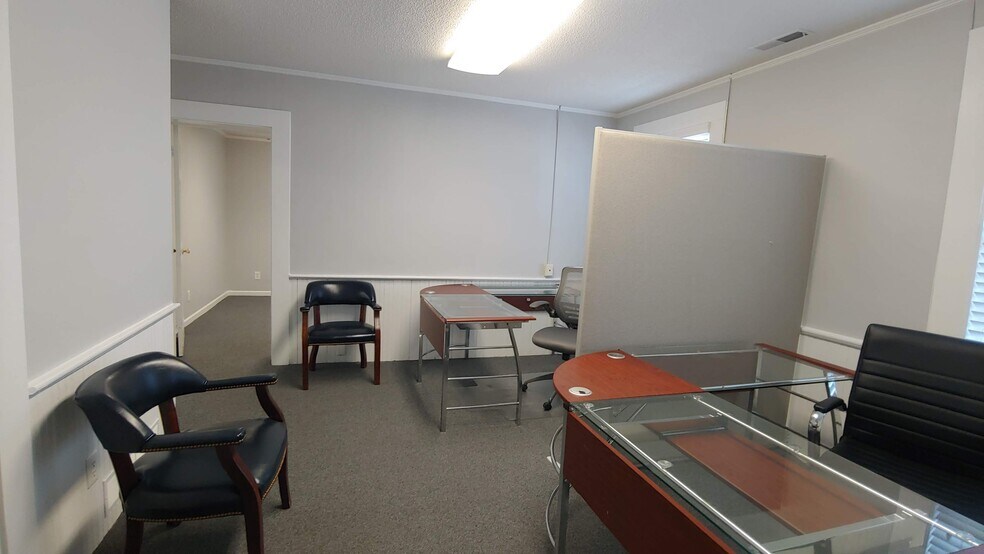 More Photos Of 407 W Main St, Lexington Office For Lease