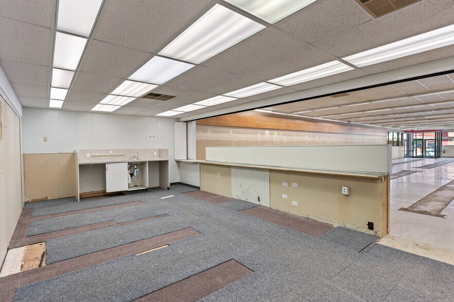 More Photos Of 32 Union St, Easthampton Storefront For Lease