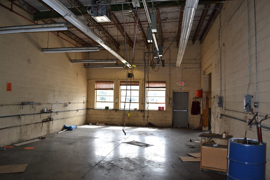 More Photos Of 315 Poston Dr, Crawfordsville Manufacturing For Sale