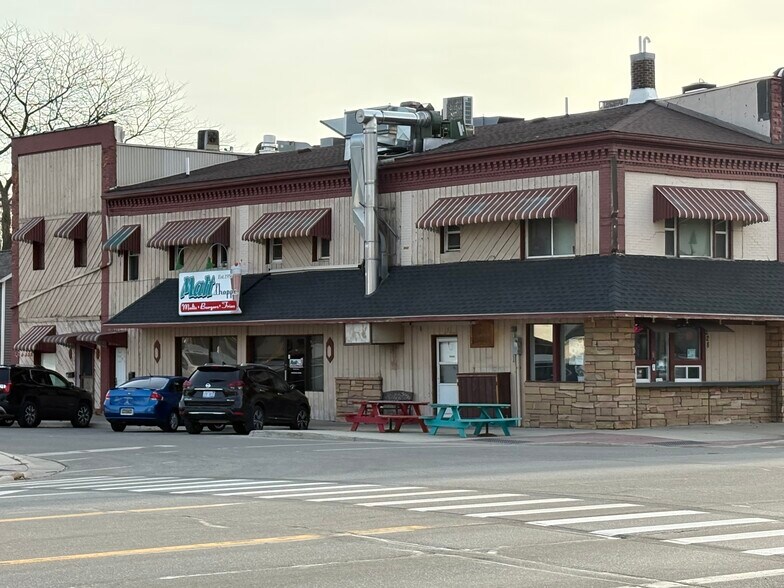 Primary Photo Of 228 W Broad St, Chesaning Restaurant For Sale