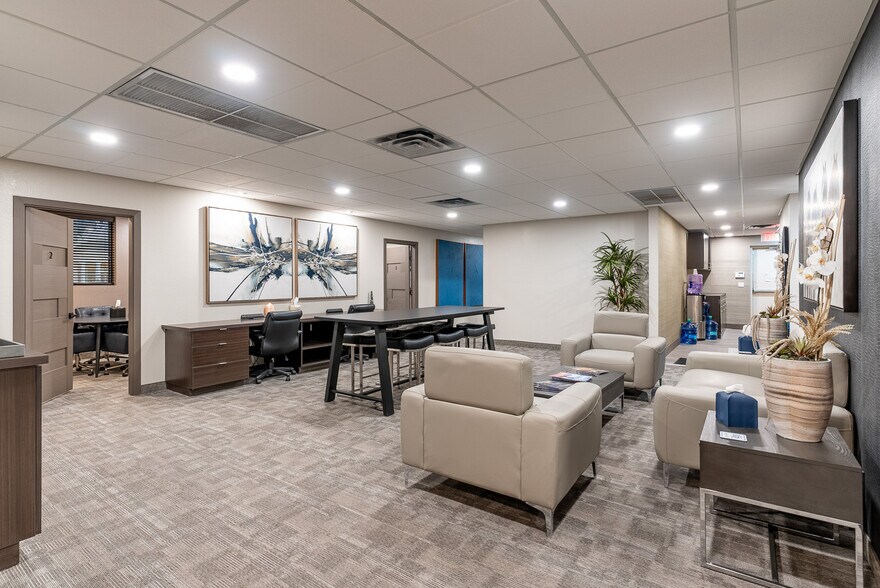 More Photos Of 810 S Casino Center Blvd, Las Vegas Office For Lease