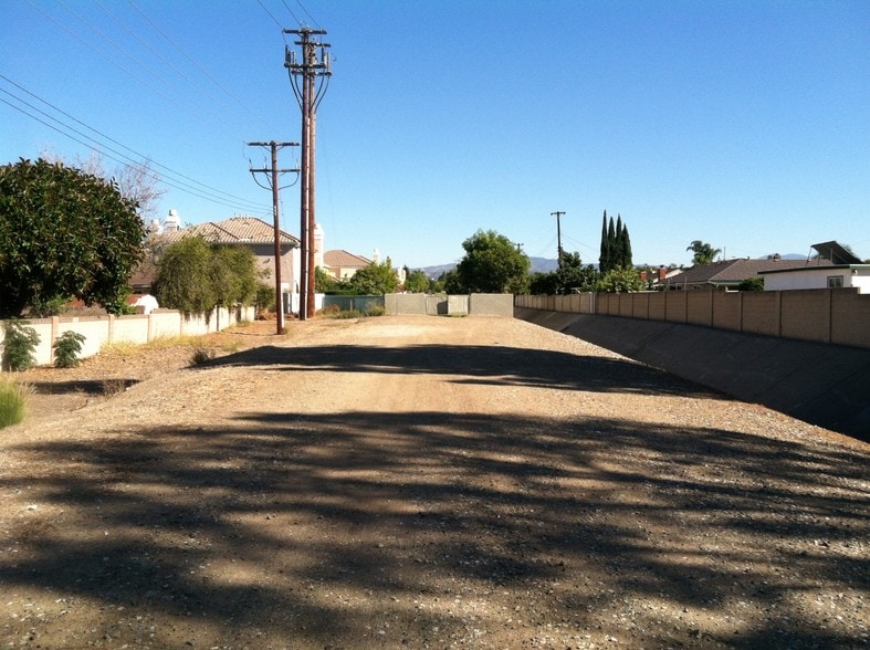 More Photos Of 1543 N Tustin Ave, Orange Land For Lease