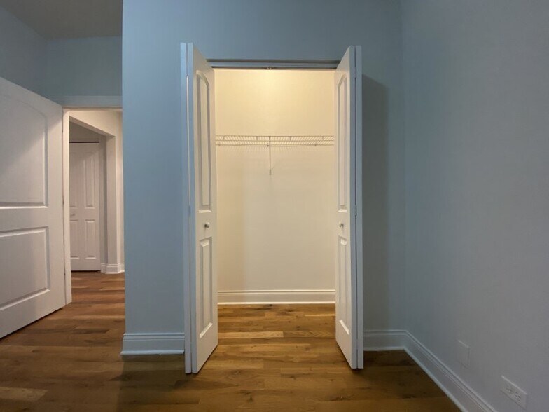 More Photos Of 4401-4403 N Clark St, Chicago Apartments For Lease