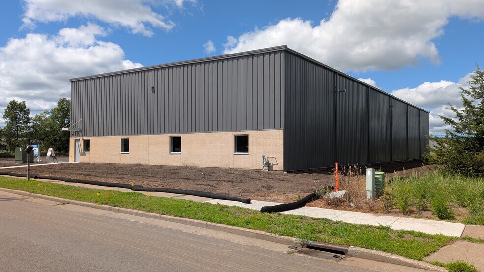More Photos Of 1230 Continental Dr, Eau Claire Warehouse For Lease