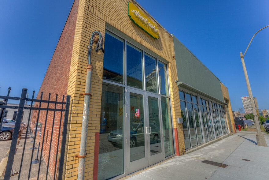 More Photos Of 405 Monroe Ave, Memphis Showroom For Sale