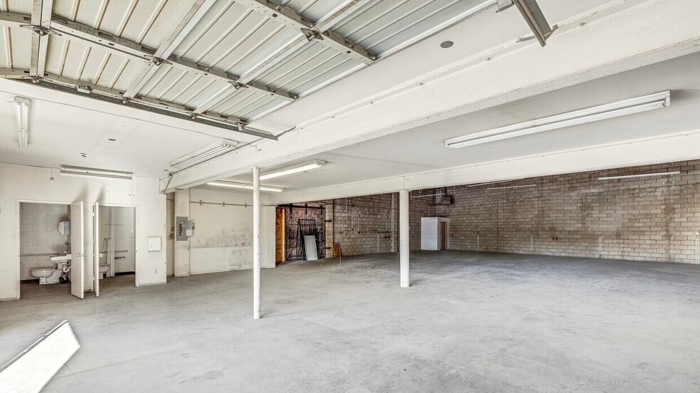 More Photos Of 826 W Santa Anita Ave, San Gabriel Manufacturing For Lease